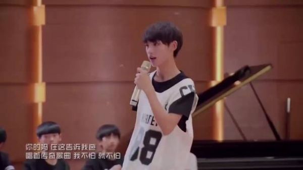 严浩翔提问遭谢帝直球回应，说唱圈前辈认可后辈