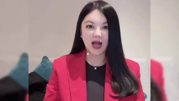 李湘带着女儿参加活动,减肥成功后颜值重回巅峰,16岁王诗龄大长腿吸睛!