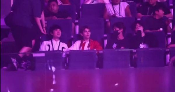 谁懂看到披哥团建出现在韦礼安演唱会的感动！