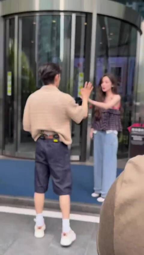 王星越获古力娜扎暖心送考，花儿与少年8启程