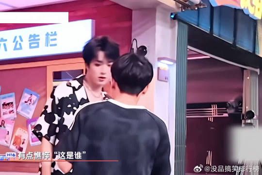很难不心动啊，刘耀文简简单单一个表情，少年气藏都藏不住太迷人