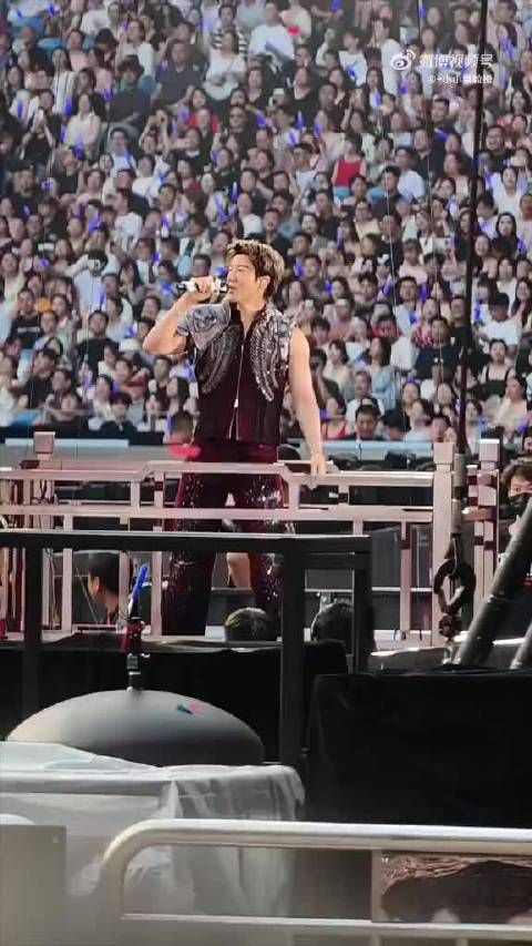 王力宏耳部受伤自比梵高