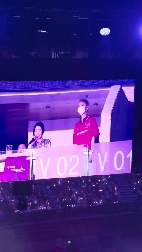 鹿晗现身周震南演唱会，自曝低谷期获其安慰
