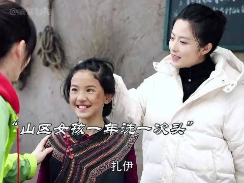 山区女孩处处让着病弱的弟弟，却还被重男轻女的奶奶苛责！