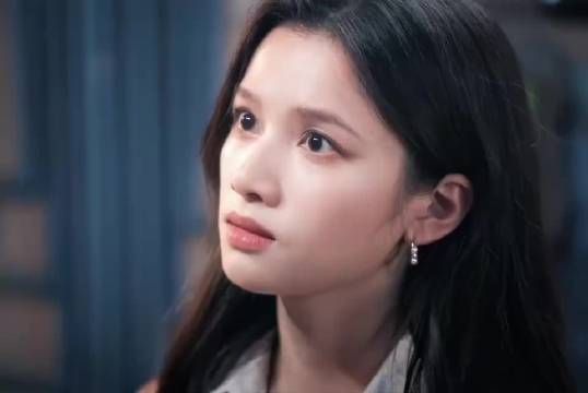 野狗骨头吵架吻引热议，女生质问敢不敢亲我