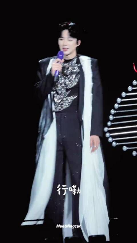 演唱会想跟大家聊聊 怕聊忘了时间……超时 @摩登兄弟刘宇宁