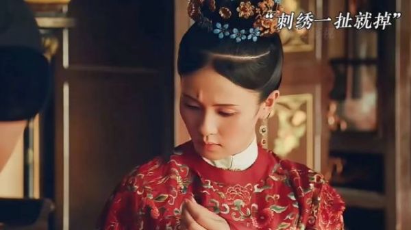 女孩面圣服装被动了手脚，不料最后反而获得皇上赏赐