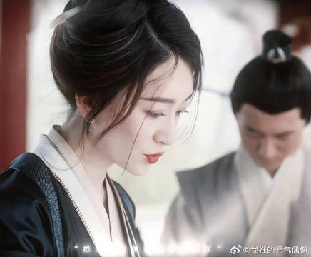 李小冉错过好六币发放活动，丁程鑫先发引关注