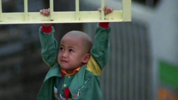 小男孩天台玩耍，不料竟意外掉下百米高楼，《最佳拍档》 影视解说｜精彩片段