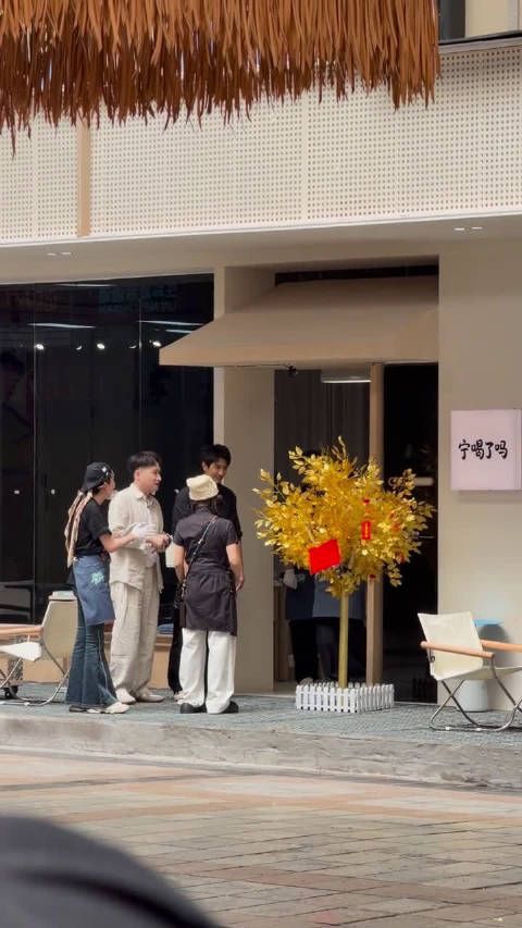 新鲜路透持续更新，金瀚卜冠今在潮汕录制氛围感拉满，安心等节目播出就行