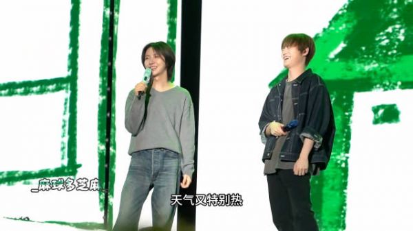 青山湖游玩趣事：小鹿拍照划船分工引欢笑