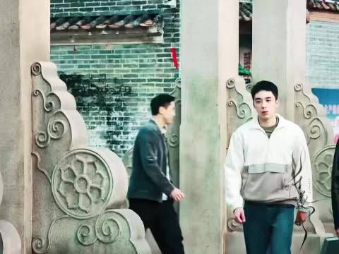 没有油腻感，只有沉稳温柔，王传君这气质太难得