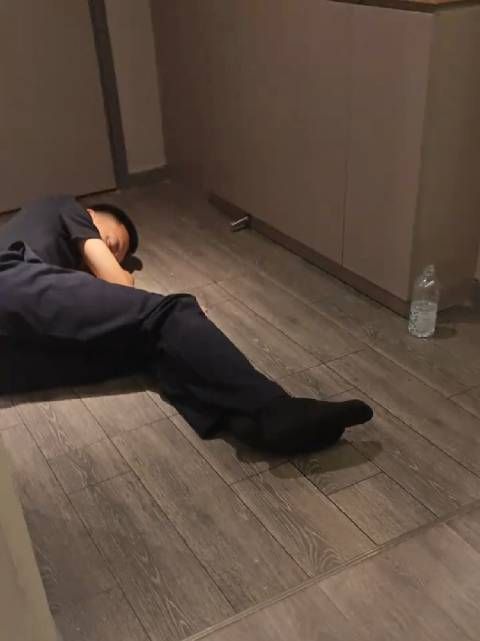 好兄弟醉成这样，这时候你应该？