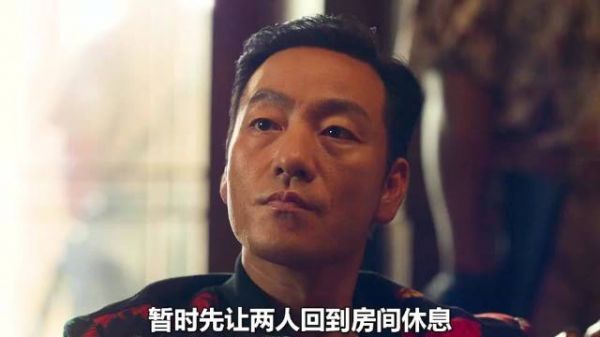 卧底特工护照暴露遭毒枭持枪对峙，滴水谎言逆转生死