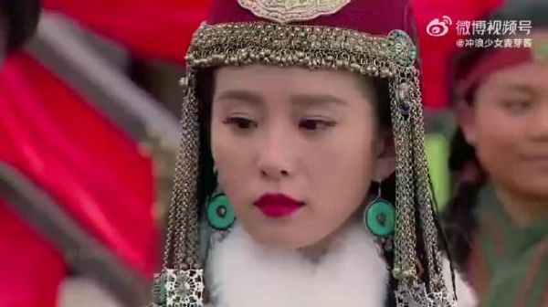 女孩把手放进油锅，当场揭穿老巫婆的妖言