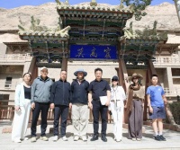 艺术家翟优樊蕾伉俪赴敦煌瞻拜莫高窟220号窟