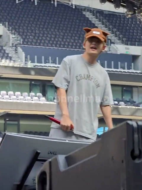 BTS伦敦演唱会首日金泰亨戴独特熊猪造型帽亮相