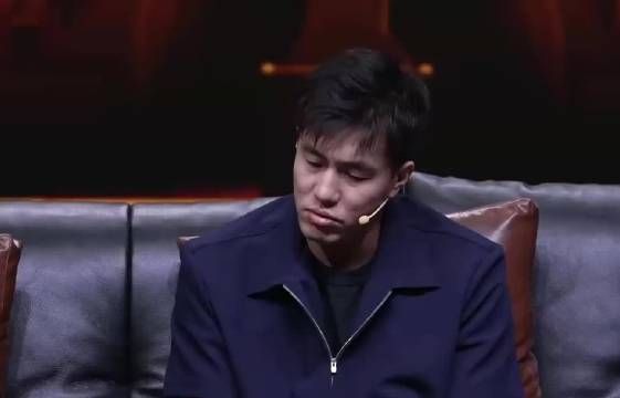 艾伦说的句句都是肺腑之言啊！我觉得还是我们的篮球不够专业，也不职业