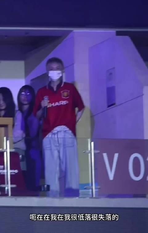 鹿晗现身周震南演唱会,被曝低谷期持续两年相助