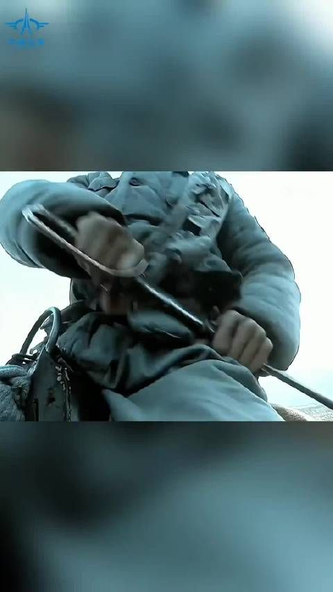 向英雄前辈致敬，为祖国安宁砺剑！ （崇珂豪）
