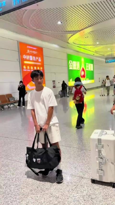 网友的镜头下的“腼腆”