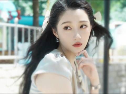 关晓彤人美事业心还强,喜欢姐真的稳稳的幸福呀