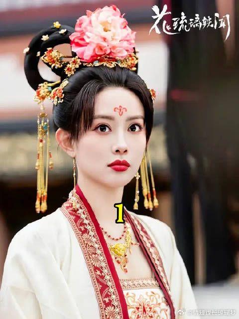 女人忽然发现府里的丫鬟，竟是隐藏多年的杀手
