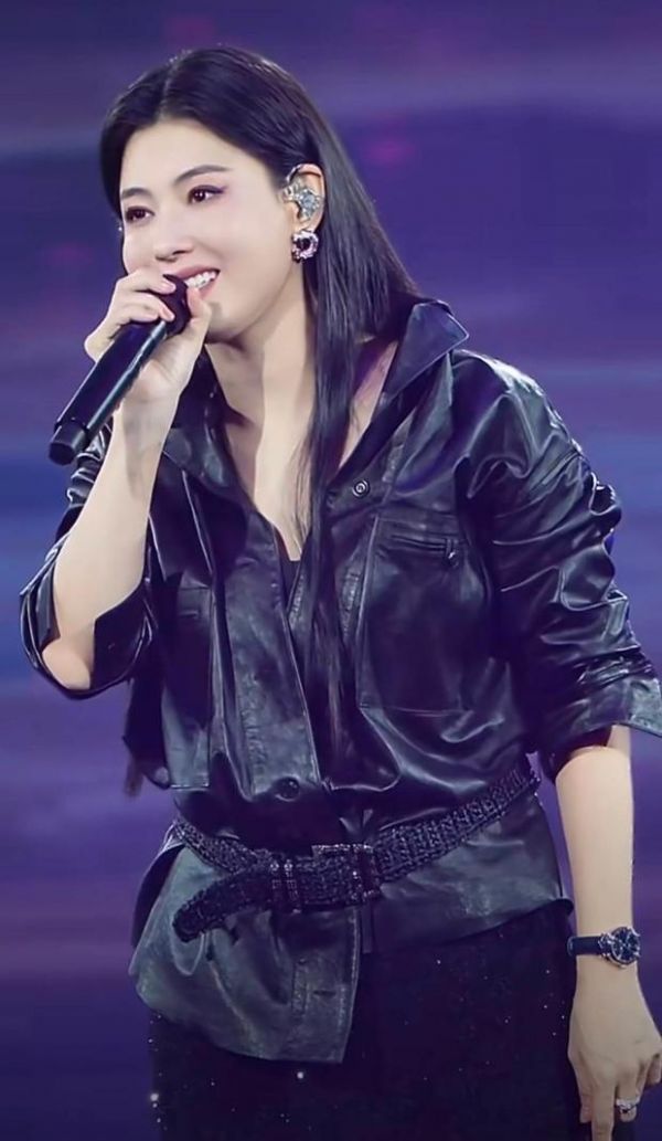 张柏芝深情真挚。