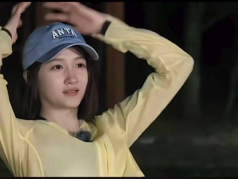 关晓彤曾在春晚前一天突然剪了短发