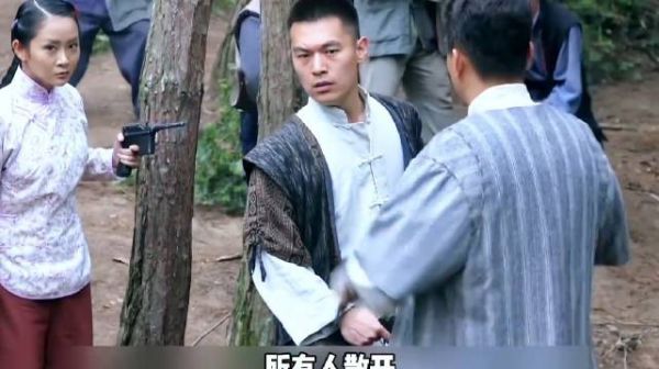 鬼子狙杀军长失败，转头埋伏苏海龙妻子 
