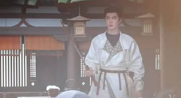 哲远这个剑花耍得这个行云流水