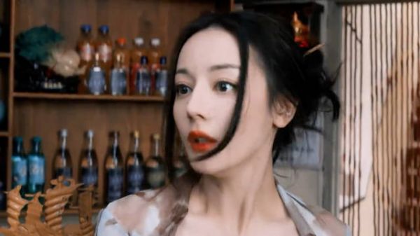 迪丽热巴九成打戏实拍，苦练唐刀完成高难动作