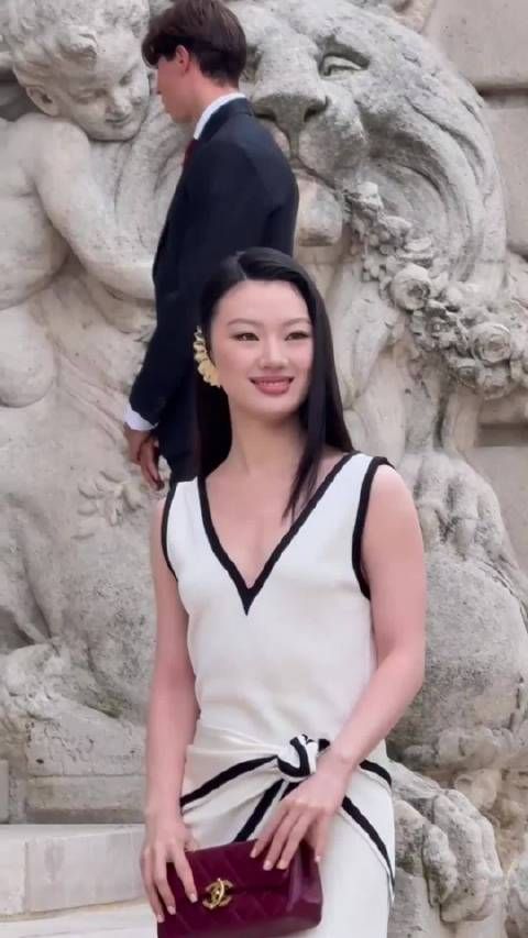 单依纯、张子枫、陈伟霆~亮相chanel巴黎高定大秀,line互动很开心