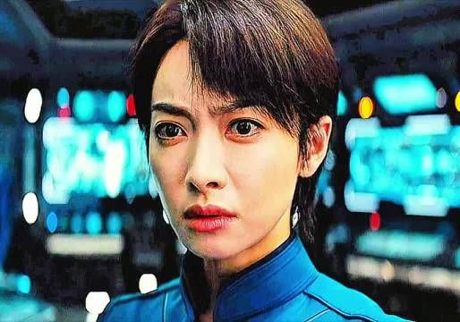 关系户仗着资历打压新人，不料新人竟然是真太子…..