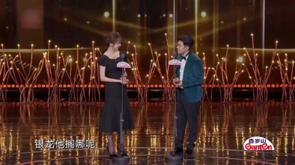 姜妍撒起娇来有多招人稀罕?一句嗯呐,台下李乃文都被拿捏了!