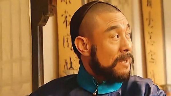 四爷下旨年羹尧再贬八级，年羹尧懵圈了