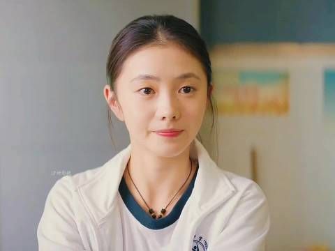 只打对抗的话，那女的赢不了