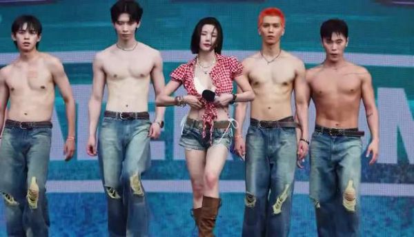 权恩妃的经典waterboom，一场活动直接买了汉江边上一套别墅