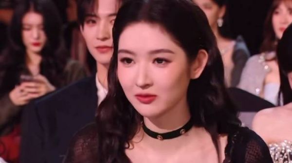 王姐在闯祸这块毫无瓶颈，导播大屏切到她了紧急做表情管理太好笑了