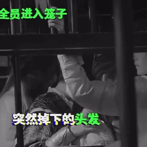 张凌赫关灯环节全程护住丁程鑫并提醒小心手