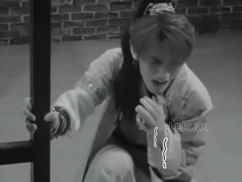 密室里的我们那两个难兄难弟 丁程鑫张真源哈哈哈哈 孩子是真的很怕