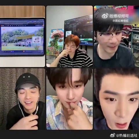 这么热的天还紧贴腋下，小张完全不在乎偶像面子，真实又呆萌