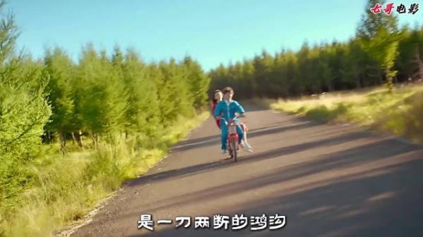 小镇少年遭遇校园暴力，青春幻想破碎
