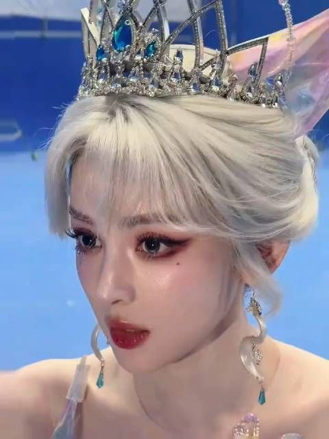 金鹤龙晒给娜扎化的魅惑九尾狐妆