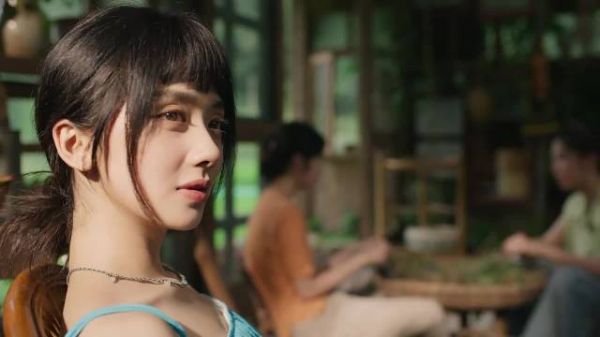 那英献唱《小芳出嫁》主题曲《人生自定义》诠释小镇女孩成长