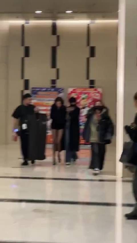 关晓彤23年视频曝光，长腿引热议