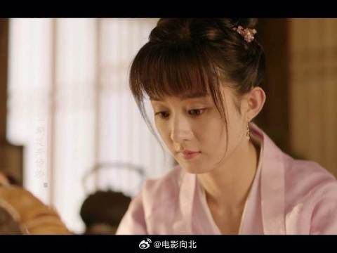 明兰给小公爷放护膝
