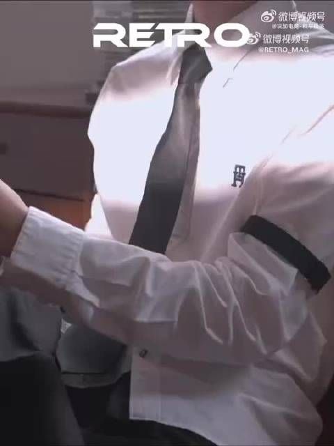 33与RETRO杂志合作花絮公开，臂环造型成亮点