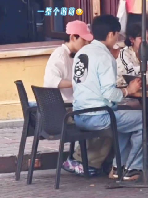 花少8路透邓为粉色造型亮相，周冬雨林依晨王星越同框