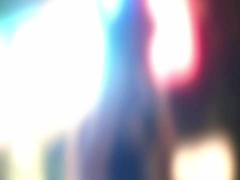 何瑞贤橘发丹宁风亮相野狗骨头，替陈异挡酒展姐感